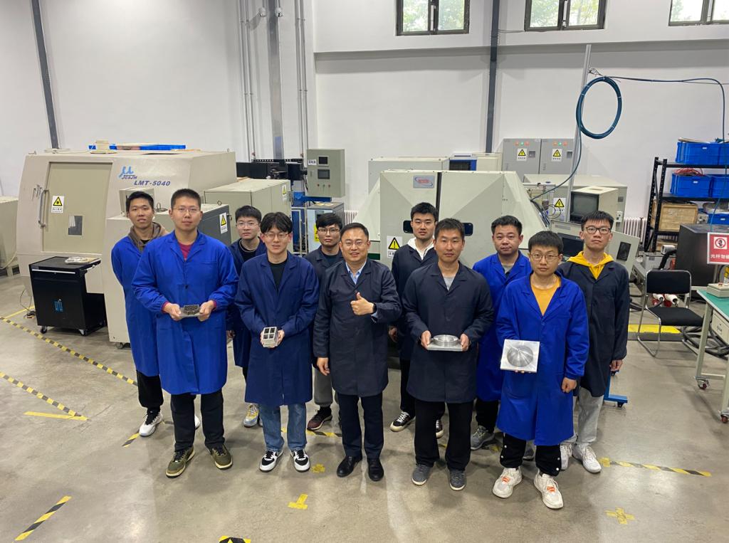 跨尺度光制造技术与智能化装备团队